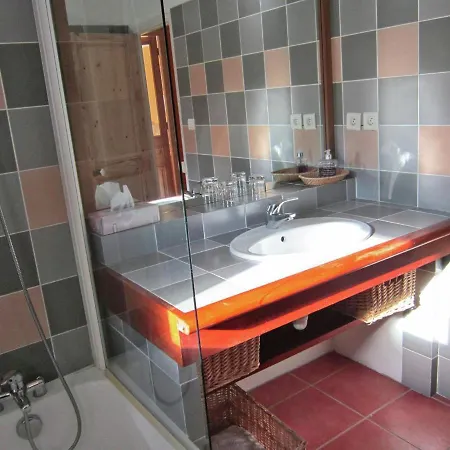Spacious Mansion In With Swimming Pool 펜션