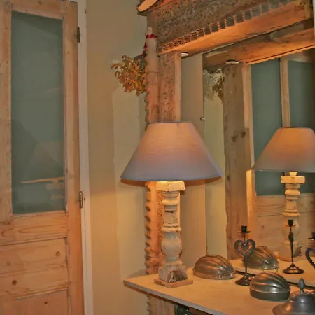 Spacious Mansion In With Swimming Pool 펜션 그리냥